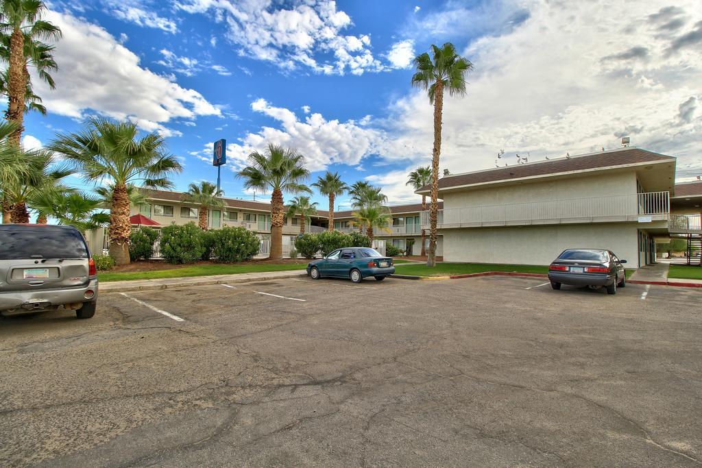 Budgetel Inn & Suites Yuma Exterior photo