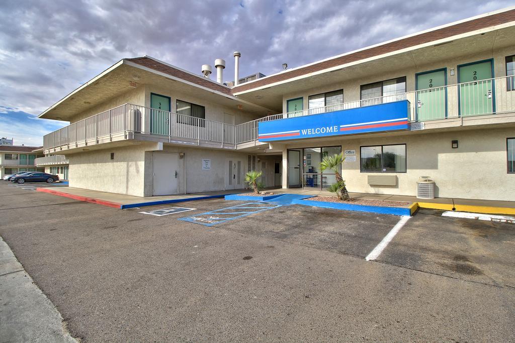 Budgetel Inn & Suites Yuma Exterior photo