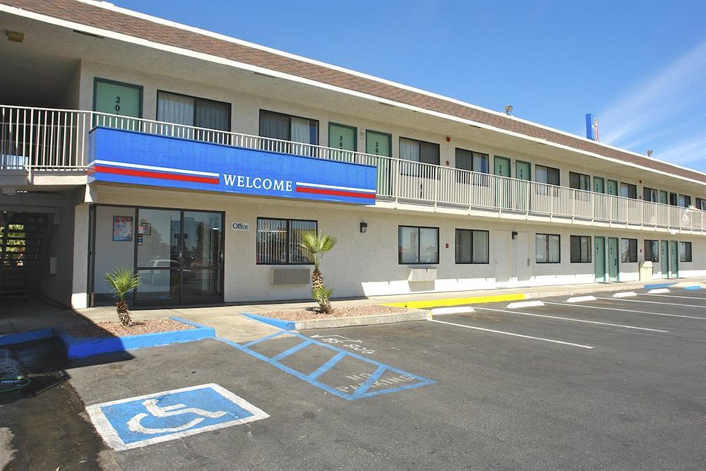 Budgetel Inn & Suites Yuma Exterior photo